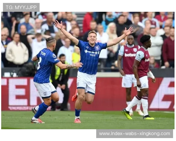 西汉姆联前场高压奏效，鲍文一脚抽射让比分改写：全场背后的协同与机遇